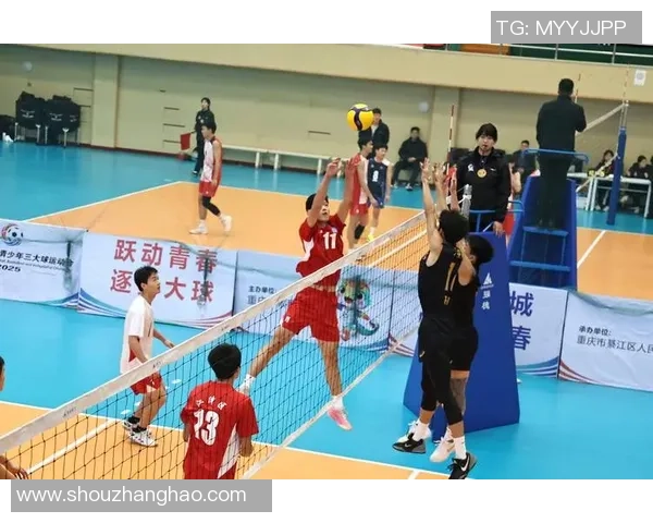 重庆排球队团队协作引发热议球员间配合与默契的争论不断升级 重庆排球队团队协作引发热议球员间配合与默契的争论不断升级